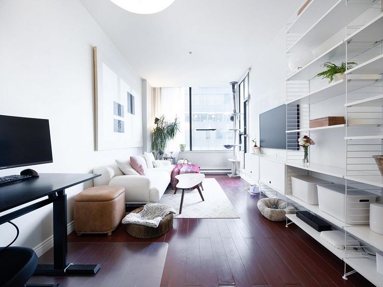 712 1010 Howe Street