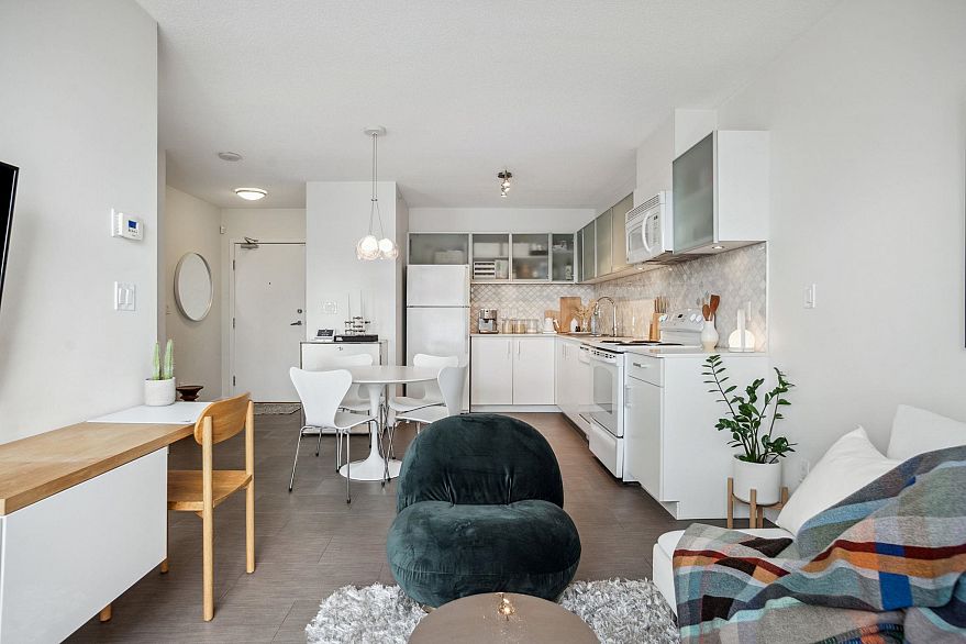 809 66 W Cordova Street