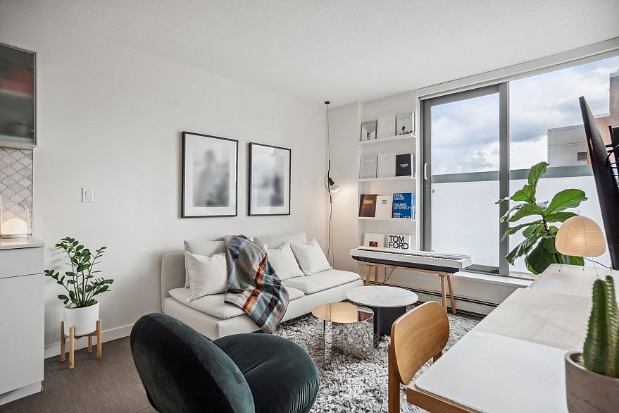 809 66 W Cordova Street