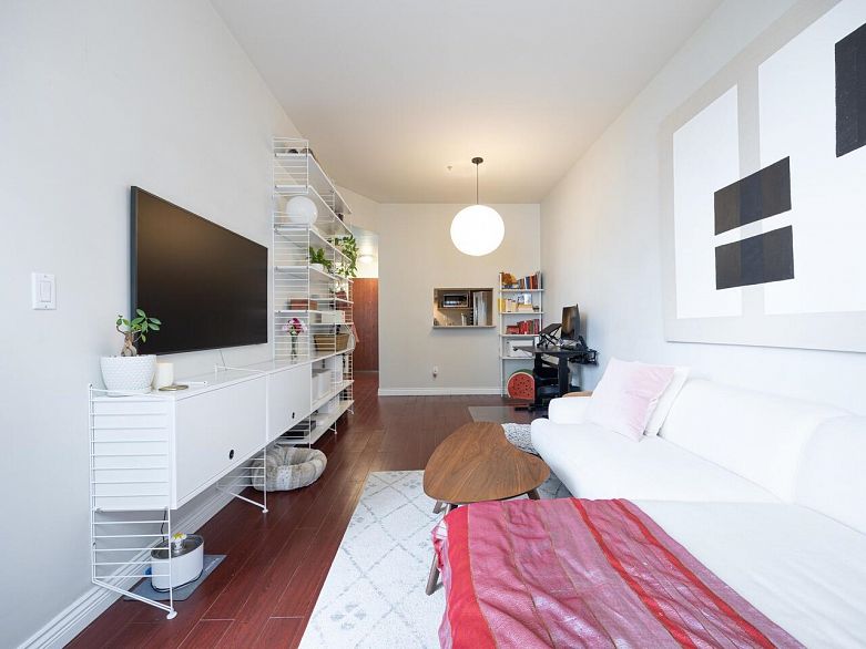 712 1010 Howe Street