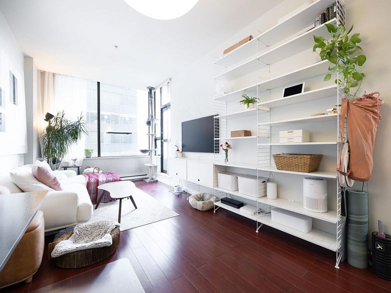 712 1010 Howe Street