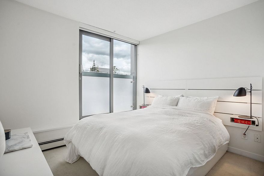 809 66 W Cordova Street