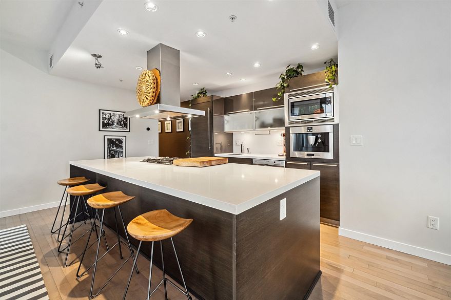 1601 1252 Hornby Street