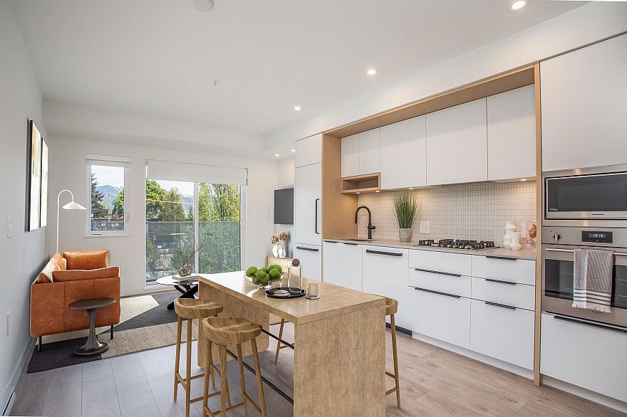 210 2520 Guelph Street