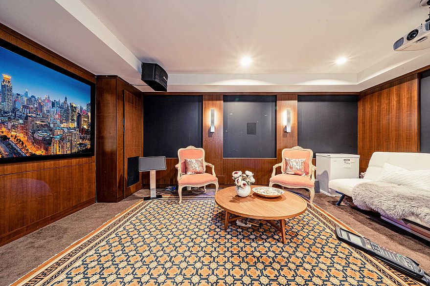 4350 Locarno Crescent