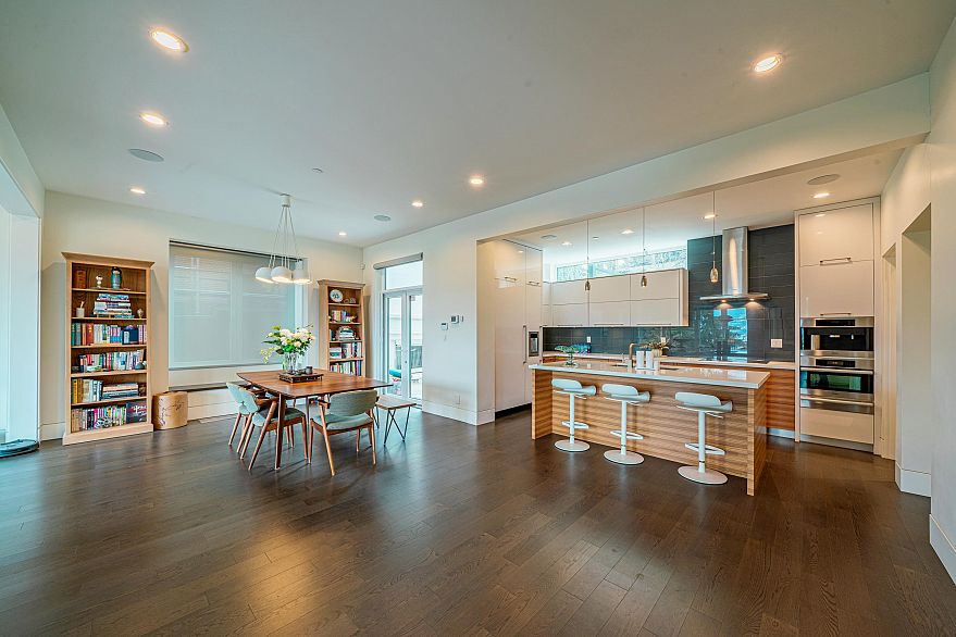 4350 Locarno Crescent