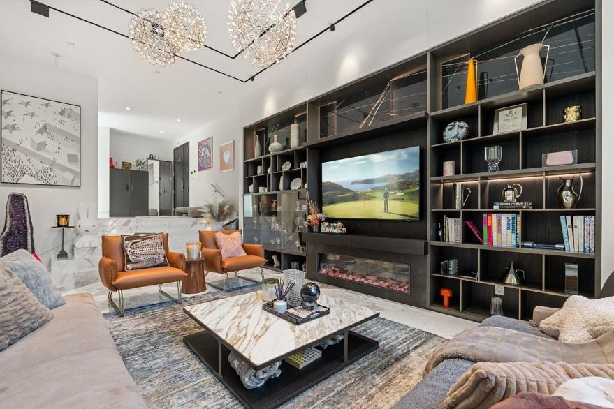 107 323 Jervis Street