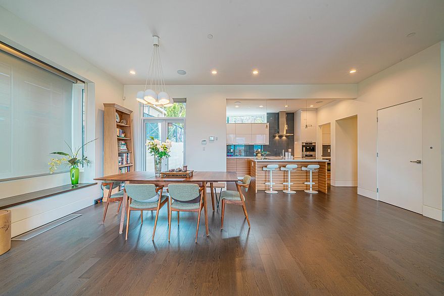 4350 Locarno Crescent