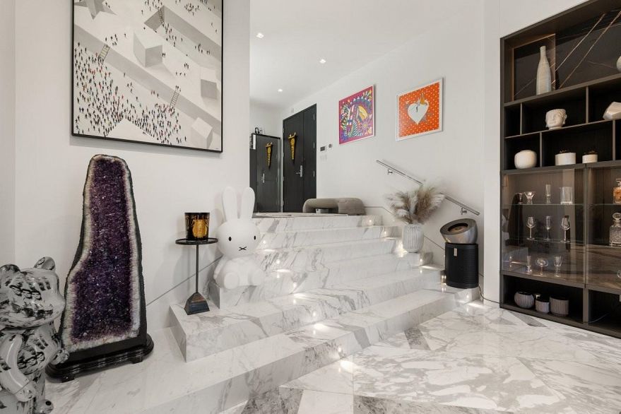 107 323 Jervis Street