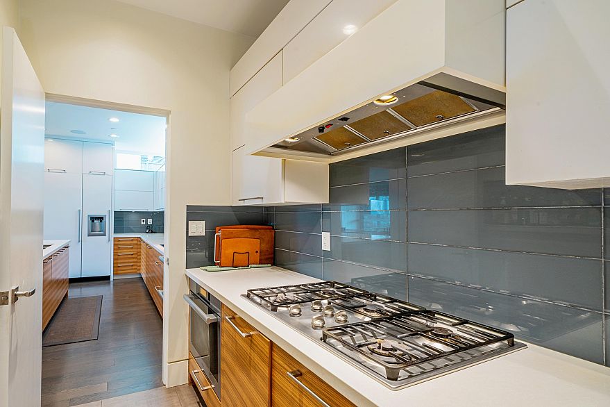 4350 Locarno Crescent