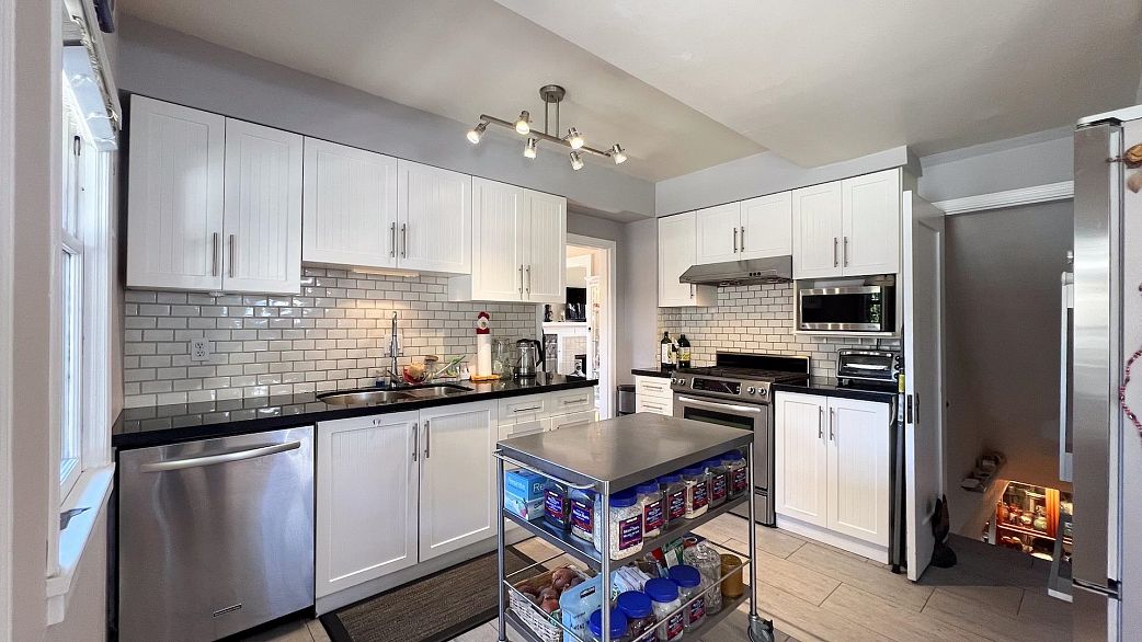 3090 Discovery Street