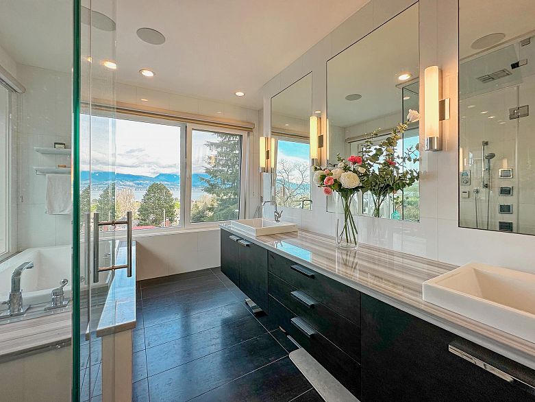 4350 Locarno Crescent