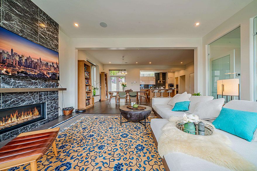 4350 Locarno Crescent