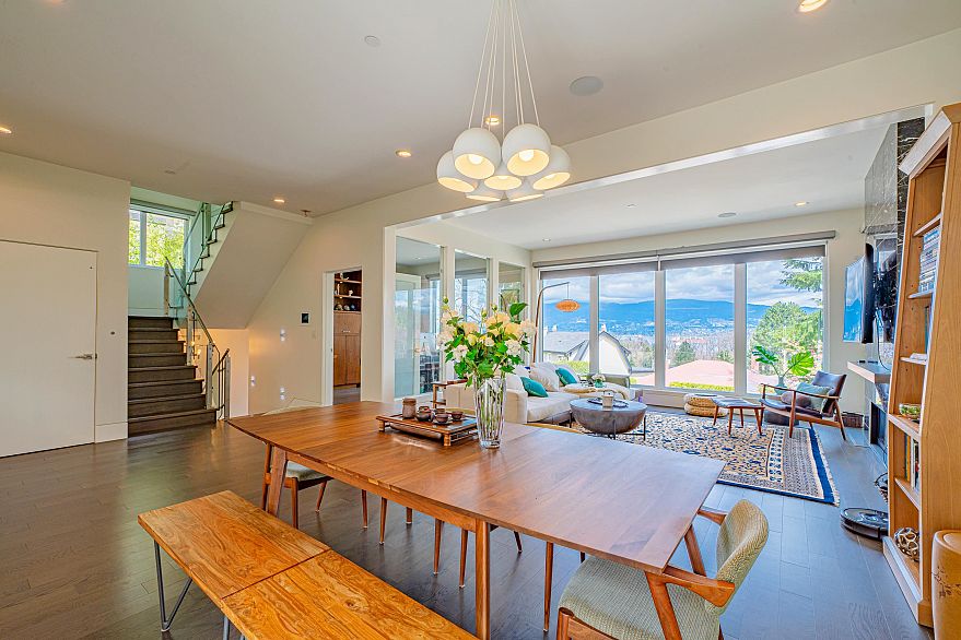 4350 Locarno Crescent