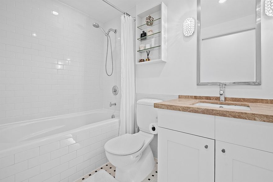 1504 821 Cambie Street