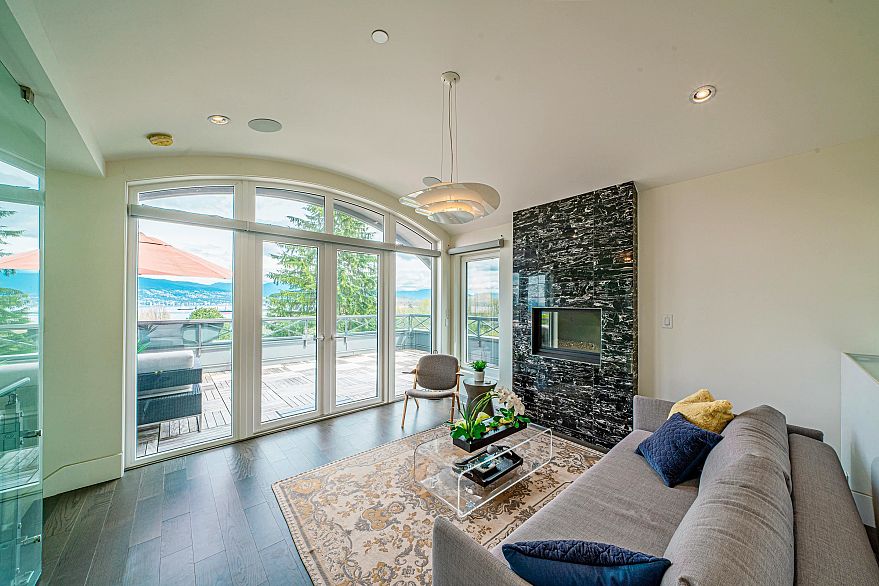 4350 Locarno Crescent