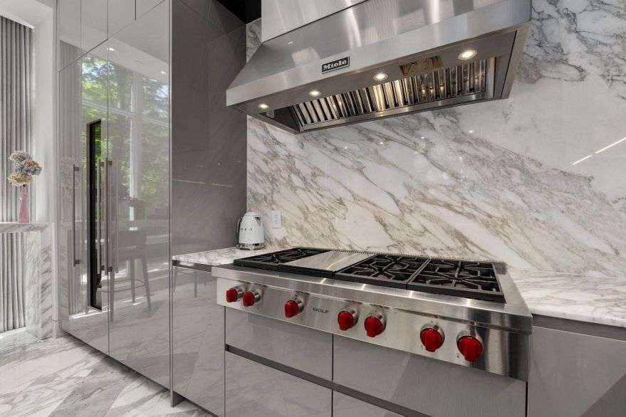 107 323 Jervis Street