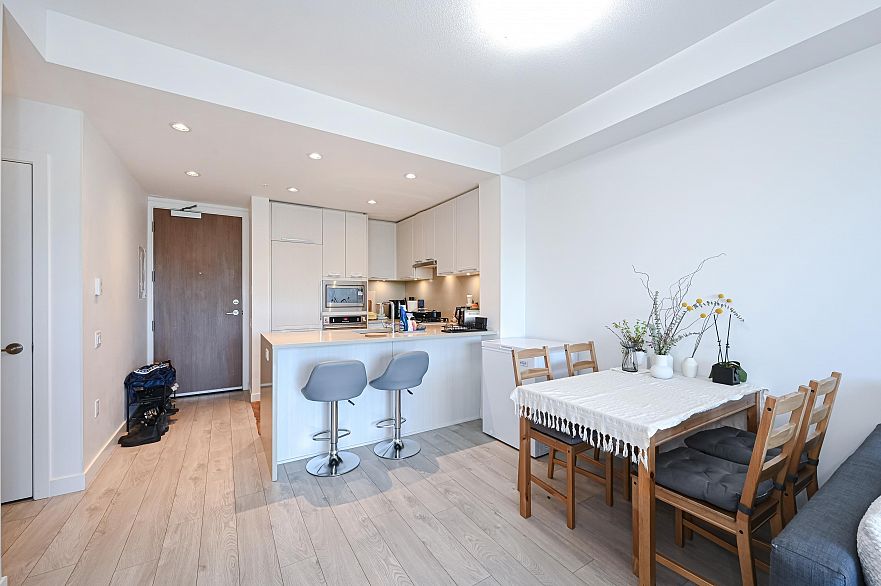 602 6633 Cambie Street