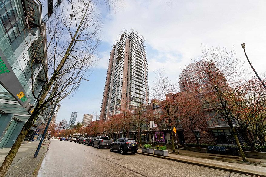 305 1068 Hornby Street