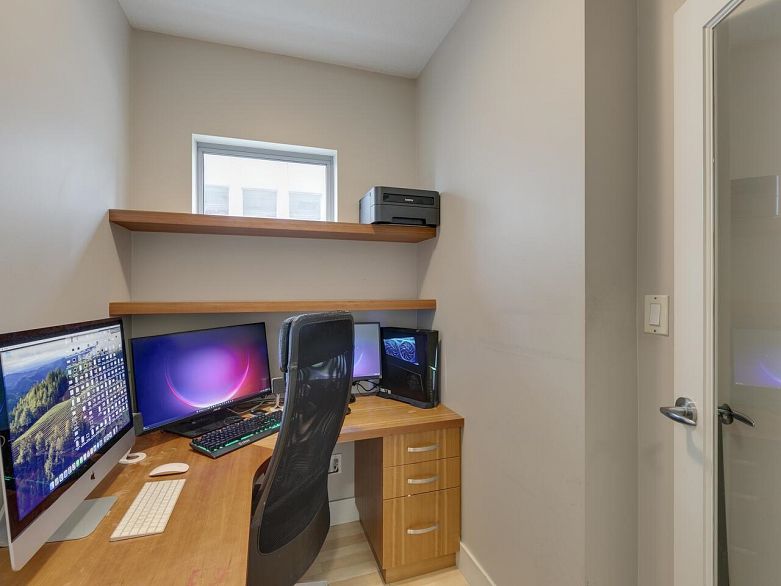 601 1228 W Hastings Street