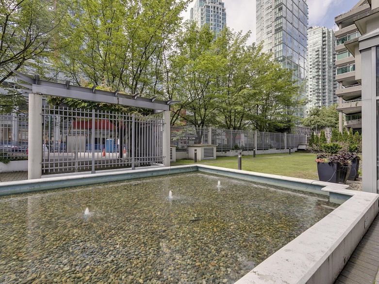 601 1228 W Hastings Street