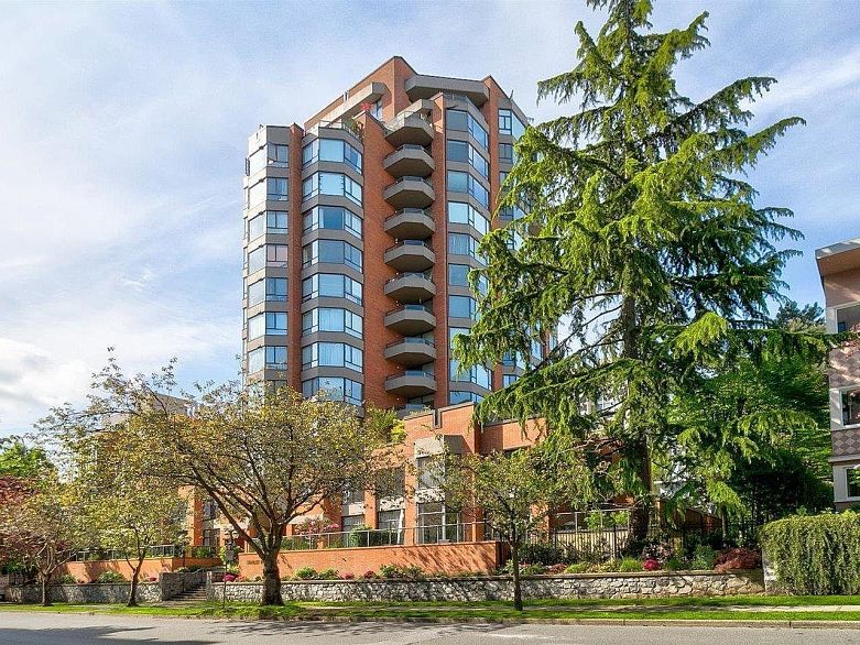 902 1860 Robson Street