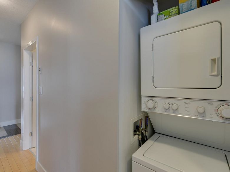 601 1228 W Hastings Street