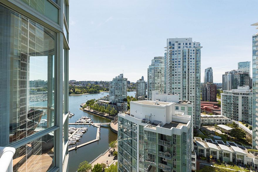 2106 1077 Marinaside Crescent