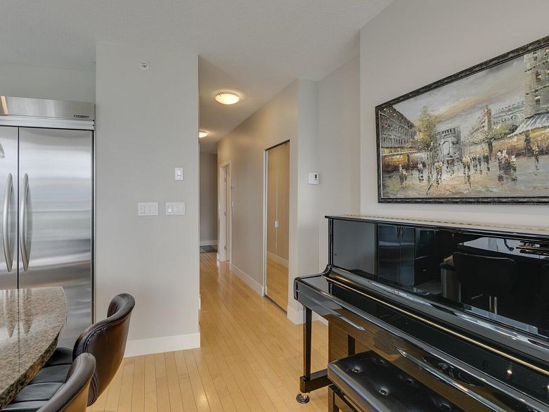 601 1228 W Hastings Street