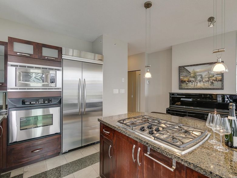 601 1228 W Hastings Street