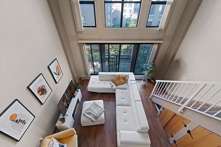 409 22 E Cordova Street