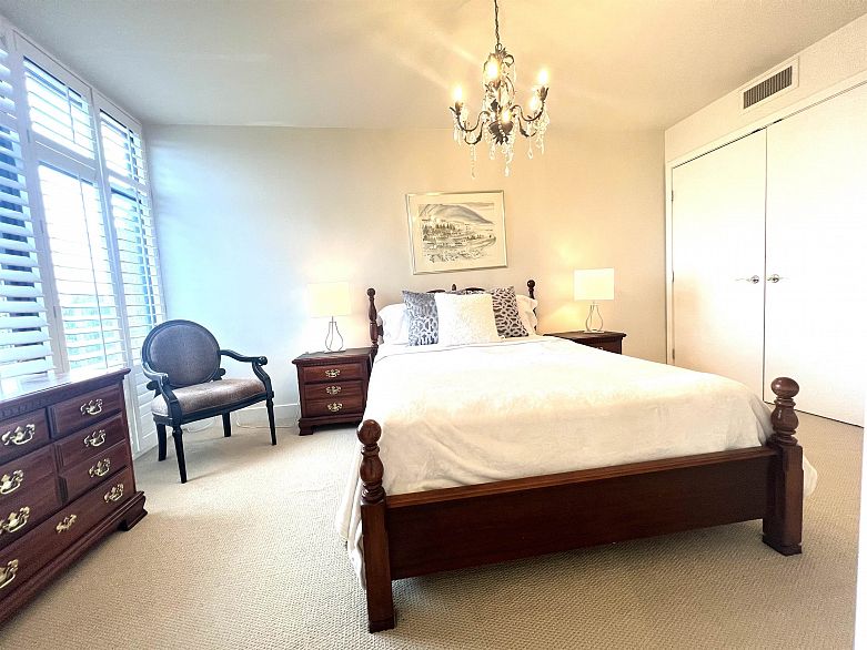 1602 1863 Alberni Street