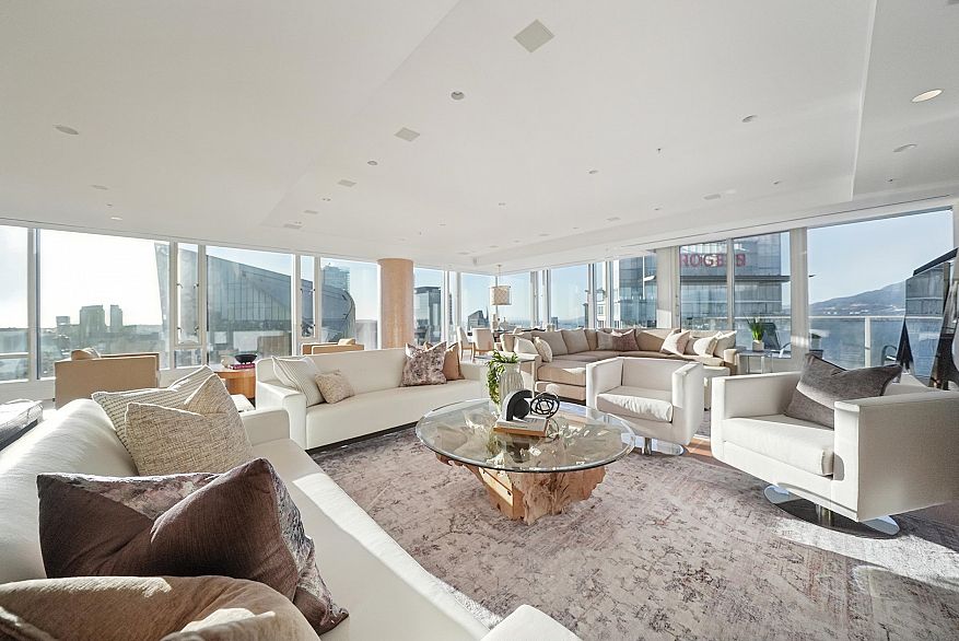 4602 1011 W Cordova Street