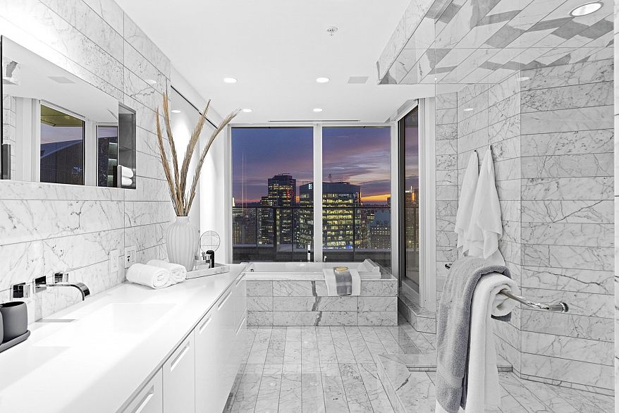 4602 1011 W Cordova Street