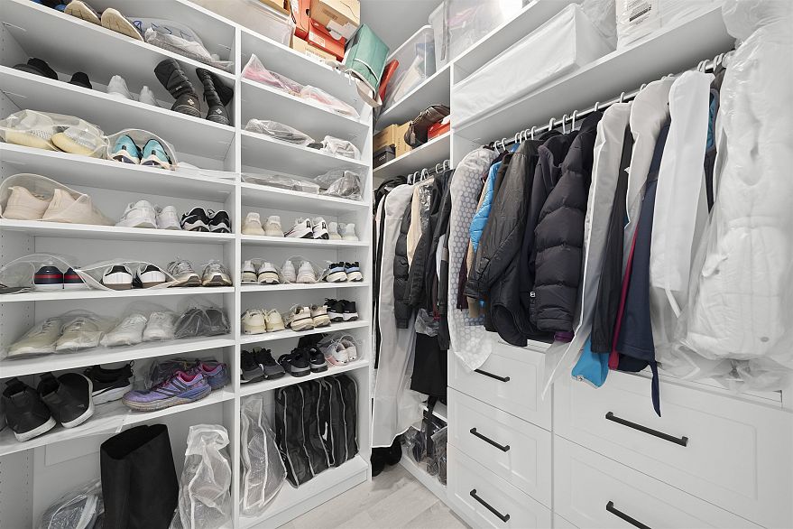 2201 1189 Melville Street