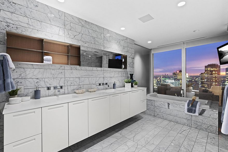 4602 1011 W Cordova Street