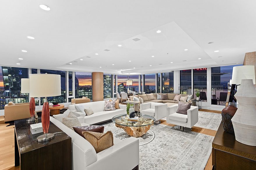 4602 1011 W Cordova Street