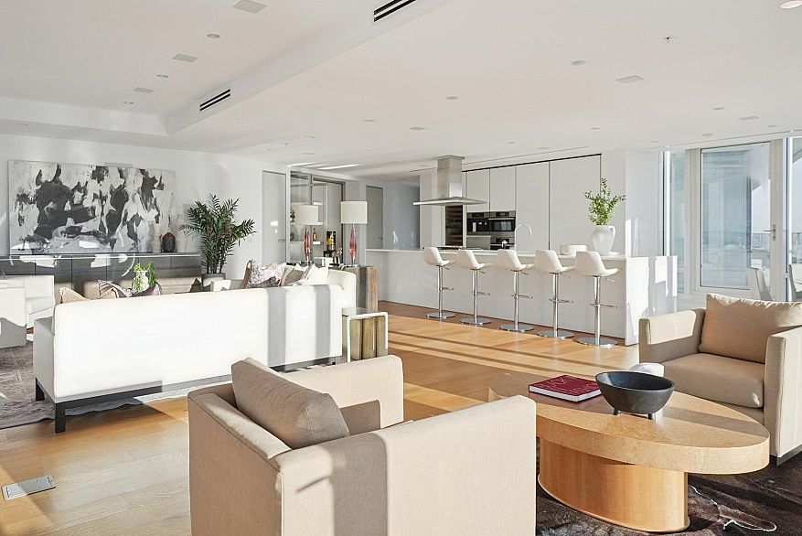 4602 1011 W Cordova Street