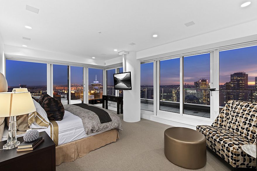 4602 1011 W Cordova Street