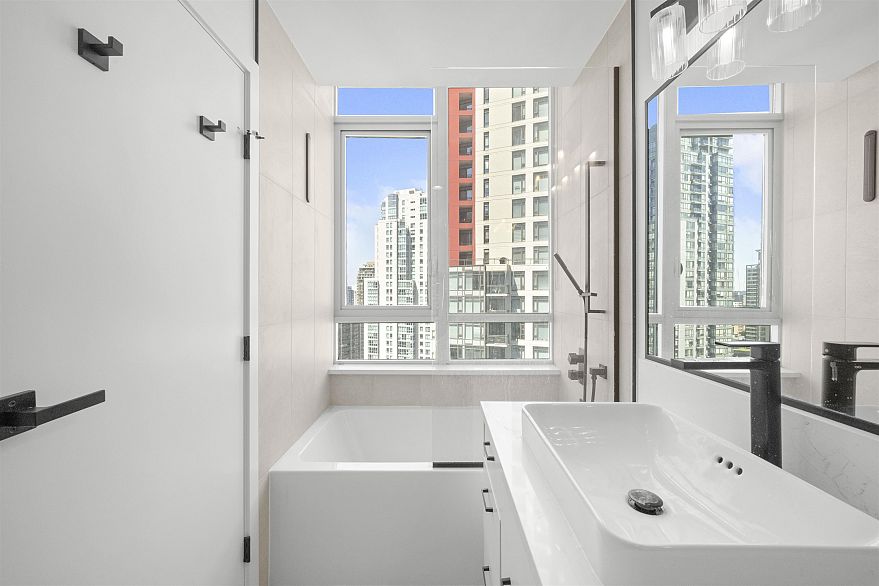 2201 1189 Melville Street