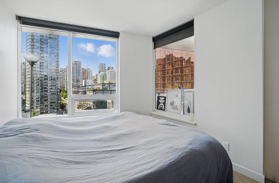 1221 68 Smithe Street