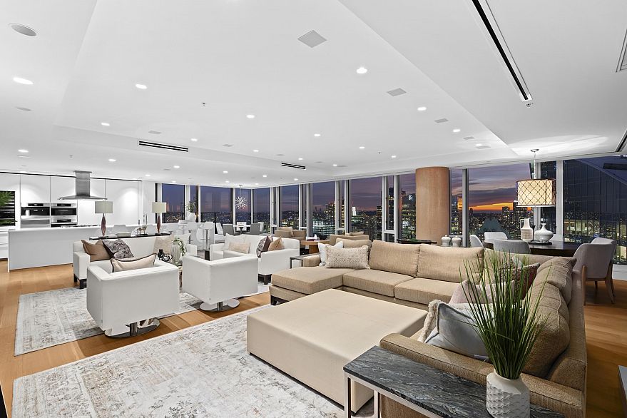 4602 1011 W Cordova Street