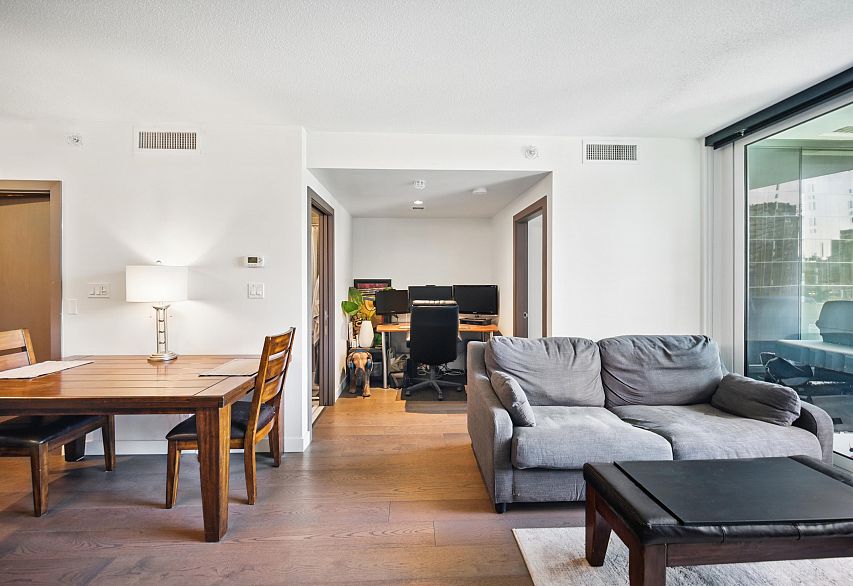 1221 68 Smithe Street