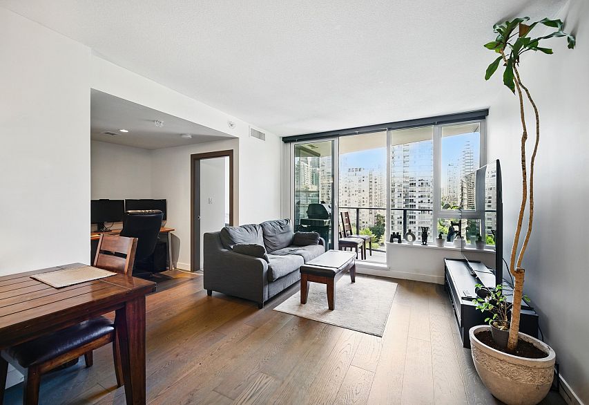 1221 68 Smithe Street