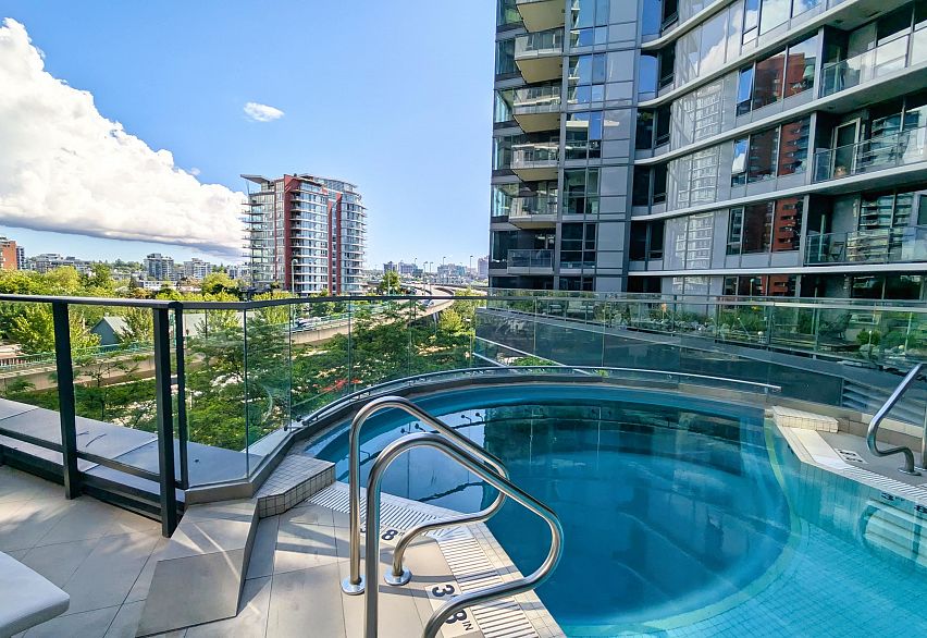 1221 68 Smithe Street