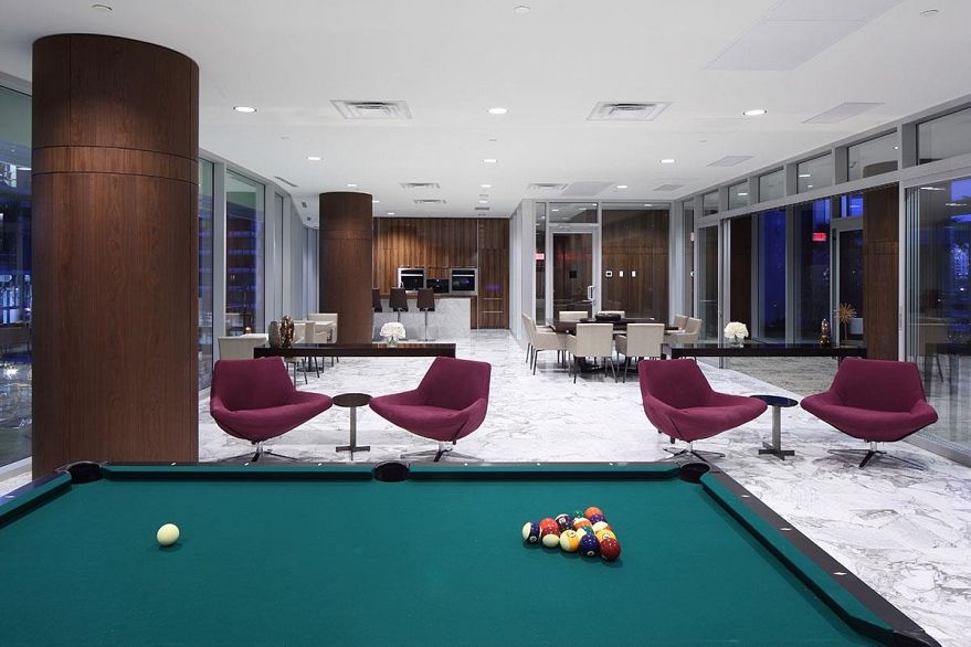 1221 68 Smithe Street