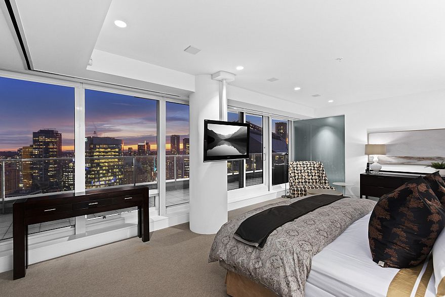 4602 1011 W Cordova Street