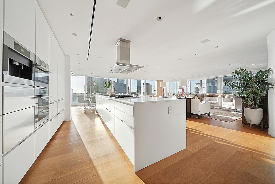 4602 1011 W Cordova Street