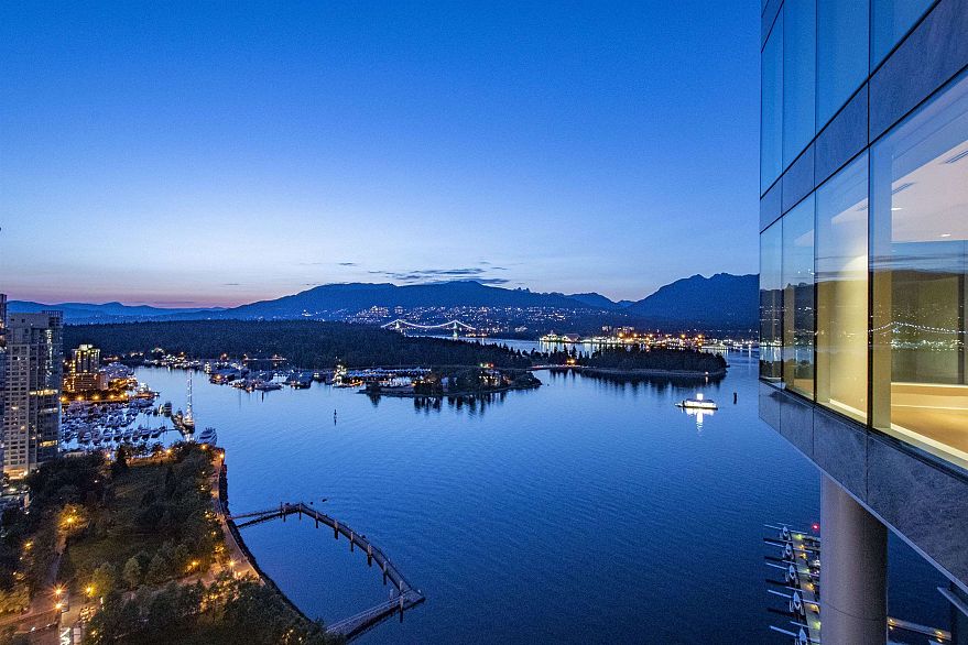 2601 277 Thurlow Street