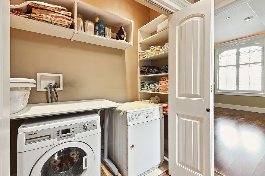 3593 Mackenzie Street